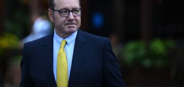 Kevin Spacey diz estar sem casa enquanto responde a uma série de acusações de agressão sexual