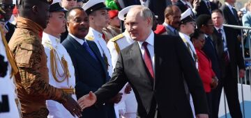 Putin e vários líderes africanos assistem a desfile naval em São Petersburgo