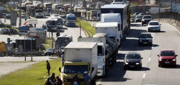 Governo fará aporte de R$ 6 bilhões para BNDES criar linha de crédito para compra de caminhões