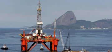 Petróleo fecha em queda, sob expectativa de Opep+ reconsiderar aumento da produção