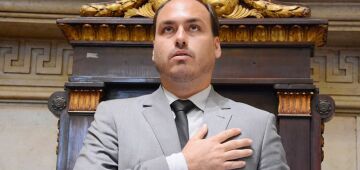 Carlos Bolsonaro registra boletim de ocorrência contra o MTST: 'risco à minha integridade'