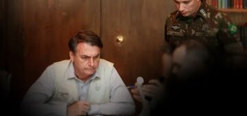 Investigação "comprova=" que Bolsonaro "analisou e alterou" decreto de minuta golpista, diz PF