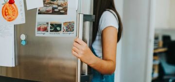 Afinal, podemos guardar comida quente na geladeira?