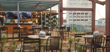 Cais Rooftop: pôr do sol e música que combinam perfeitamente com menu oferecido pela casa