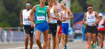 Desfile de carreras sudamericanas en el estadio de Pernambuco este domingo (10)