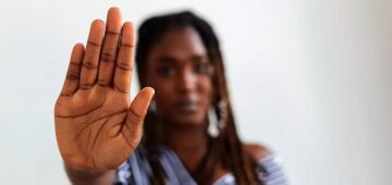 Violência: mulheres negras com pouca renda convivem com agressores