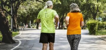 Expectativa de vida ao nascer do brasileiro subiu 2,5 meses, a 76,6 anos em 2024, revela IBGE