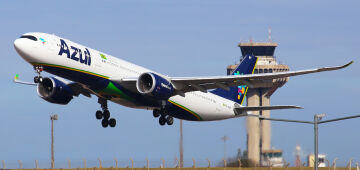 Avião da Azul com destino a Fortaleza volta ao Aeroporto do Recife após problema