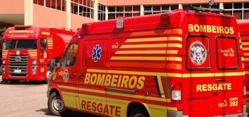 Ônibus colide com carreta em Moreno, Região Metropolitana do Recife 