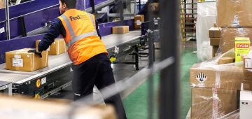 A FedEx cortará até 2 mil postos de trabalho na Europa para reduzir custos