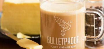 Café bulletproof: a "bomba energética" que aumenta a massa muscular e não quebra o jejum