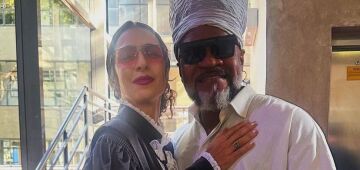 Carlinhos Brown tieta Marisa Monte em concessão de honoris causa na USP: 'minha irmã, doutora'