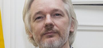 Julian Assange diz que "se declarou culpado por ter feito jornalismo" para ganhar liberdade