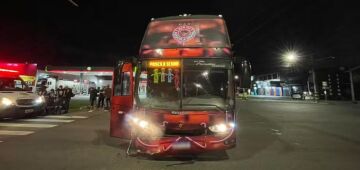 Jovem de 20 anos morre ao colidir moto no ônibus da cantora Priscila Senna em Aracaju