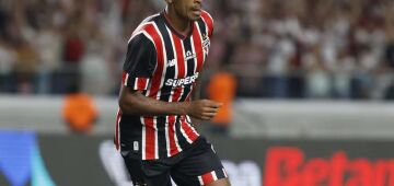 Luiz Gustavo sofre fratura no pé em jogo com Cruzeiro e desfalca São Paulo por cerca de 40 dias