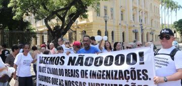 Proprietários de prédios-caixão da RMR realizam protesto no Recife