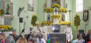 São João 2024: com presença de dom Paulo Jackson, fiéis celebram vida do "discípulo amado"