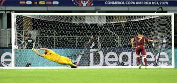 Canadá bate Venezuela nos pênaltis e pega Argentina nas semis da Copa América