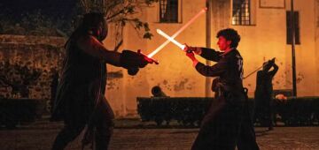 Academia mexicana dá aulas de esgrima com sabres de luz como em "Star Wars"