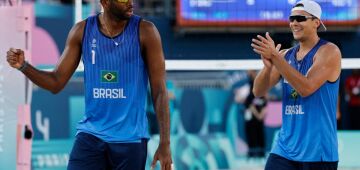 Evandro e Arthur batem canadenses e Brasil fecham 1ª rodada olímpica perfeita no vôlei de praia