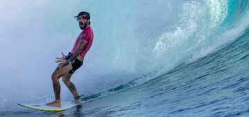 Felipe Toledo derrota neozelandês na repescagem e garante vaga nas oitavas de final do surfe