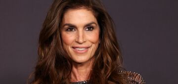 Quem é Cindy Crawford e como ela virou uma máquina de fazer sucesso e dinheiro