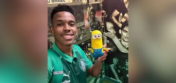 Estêvão troca prêmio de casa de aposta por "minion" como craque da partida do Palmeiras