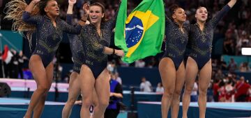 Preta Gil, Grazi Massafera e Zélia Duncan comemoram medalha inédita do Brasil na ginástica