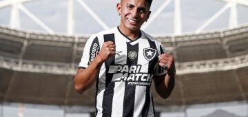 Botafogo anuncia a contratação do meia argentino Thiago Almada para o Campeonato Brasileiro