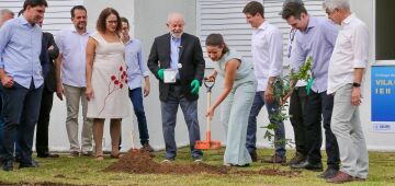 Lula entrega habitacionais no Recife e faz anúncio de maternidades ao lado de Raquel e João