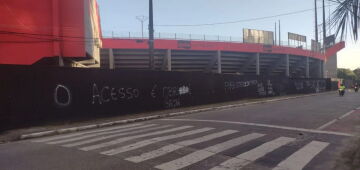 Torcida do Sport picha muros da Ilha em meio à má fase do time: "acesso é obrigação"