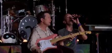 Michael J. Fox toca com o Coldplay em show na Inglaterra; saiba como está a saúde do ator