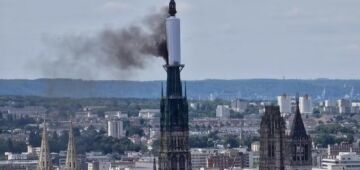 Torre de catedral retratada por Monet pega fogo na França