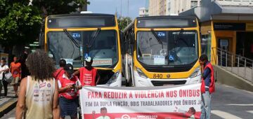 Rodoviários aprovam indicativo de greve em duas empresas do Grande Recife e podem fazer parada geral