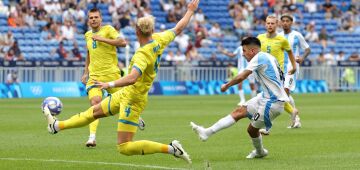 Olimpíadas: Argentina vence Ucrânia e avança como 2ª do grupo no futebol masculino em Paris