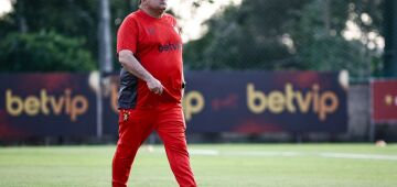 "Técnico do acessos", Guto agora quer título da Série B e vê Sport como candidato ao topo