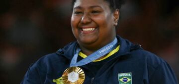 Beatriz Souza: "É uma das melhores coisas do mundo", diz a judoca após conquistar o ouro olímpico