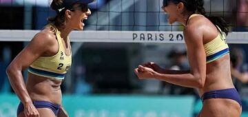 Carol e Bárbara viram sobre fortes holandesas e avançam em 1&ordm; no vôlei de praia na Olimpíada