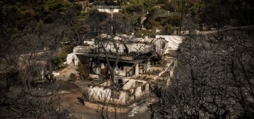 Na Grécia, incêndio florestal é controlado em área próxima a Atenas, dizem bombeiros