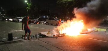 Av. Agamenon tem os dois sentidos interditados por protesto pedindo prisão de agressor de bebê