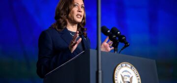 Na Carolina do Norte, Kamala Harris promete apoio federal após desastre de furacão