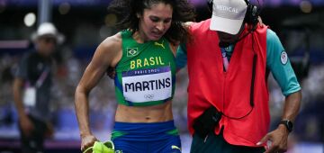 Valdileia Martins sente dor na final e desiste antes do primeiro salto em Paris-2024