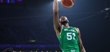 Liderado por Bruno Caboclo, Brasil vence no basquete e dá grande passo para classificação