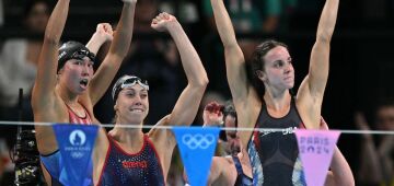 EUA leva ouro no revezamento 4x100m medley feminino com recorde mundial