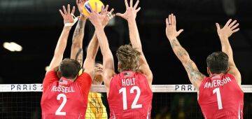 Brasil perde para Estados Unidos e fica sem medalha pela segunda vez consecutiva no vôlei masculino