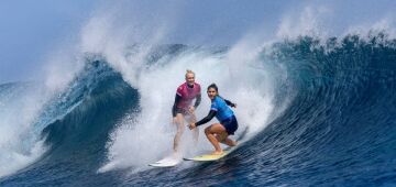 Tatiana Weston-Webb conta com erro da costarriquenha e avança à final do surfe 