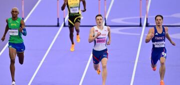 Alison dos Santos não corre bem, mas garante vaga na final dos 400m com barreiras 