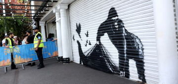 Banksy conclui série de pinturas com animais em ruas de Londres