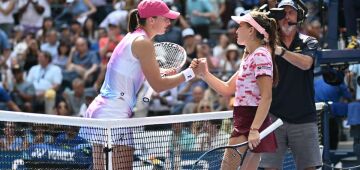 Número um, Iga Swiatek avança no US Open após salvar 3 sets points contra 104ª do mundo