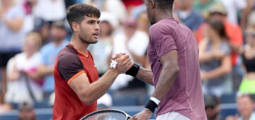 Alcaraz tem dia de fúria em Cincinnati, quebra raquete e se despede com derrota para Monfils